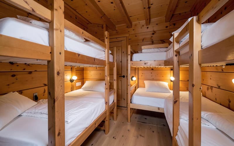 Cabin bunk room with built-in bunk beds
